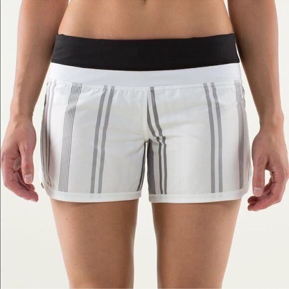 Lululemon Groovy Run Shorts Groovy Stripe Nimbus White Black Grey Size 4 - Picture 1 of 10